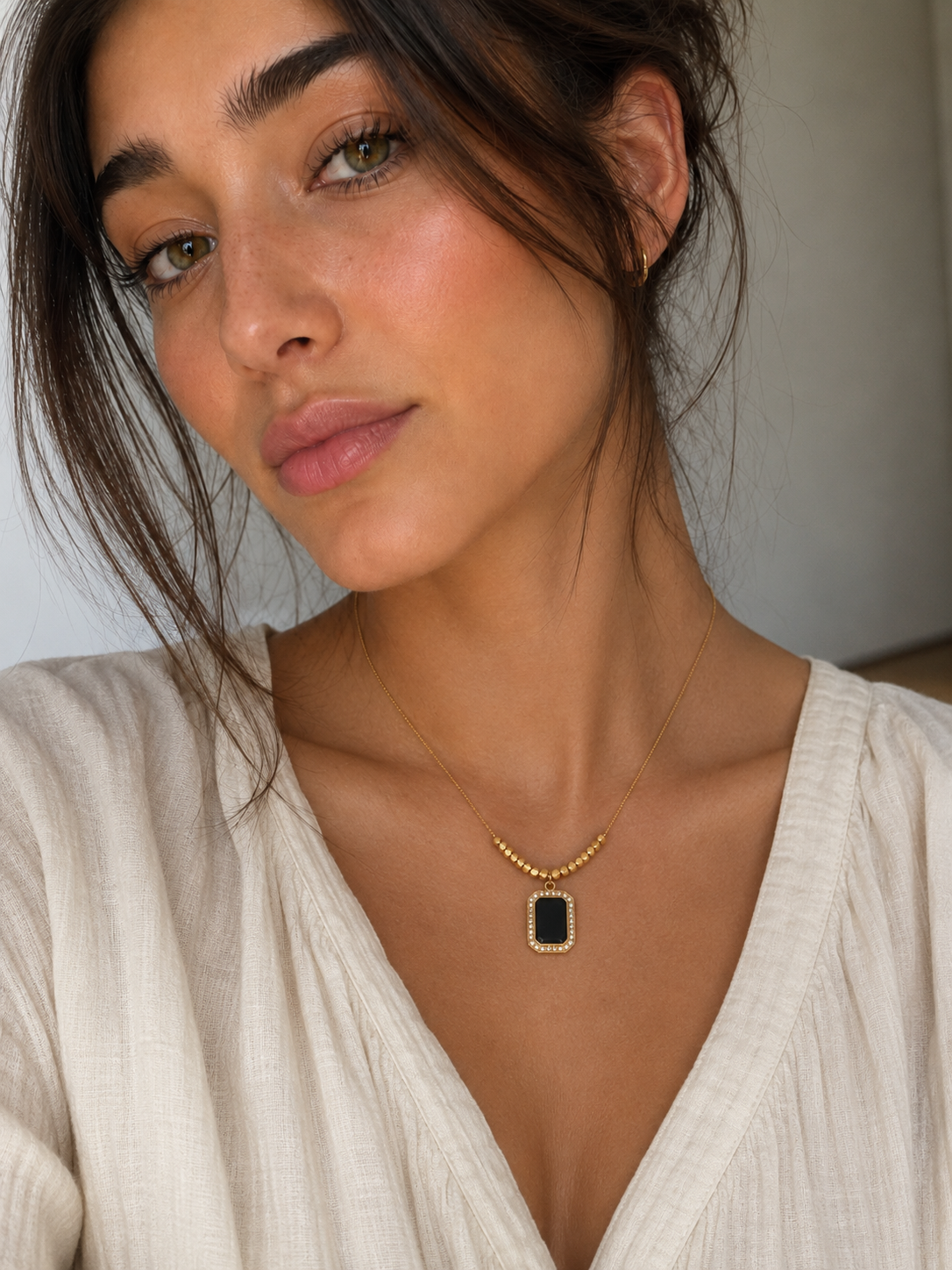 The Noire Pendant Necklace