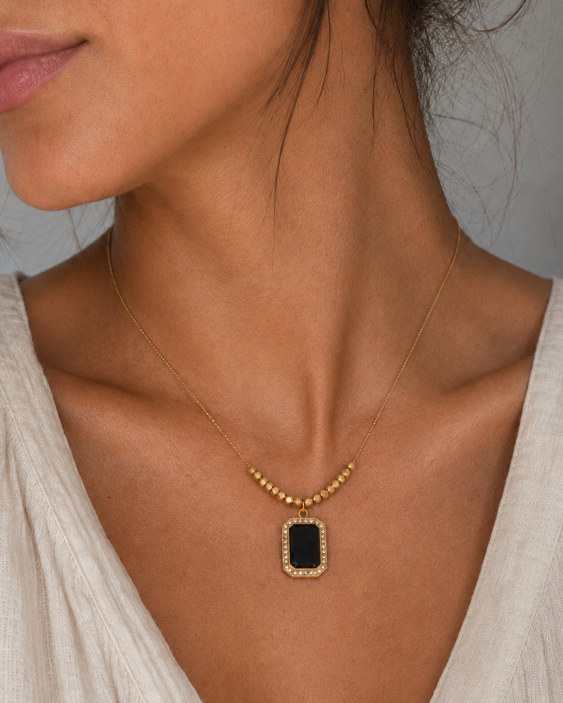 The Noire Pendant Necklace