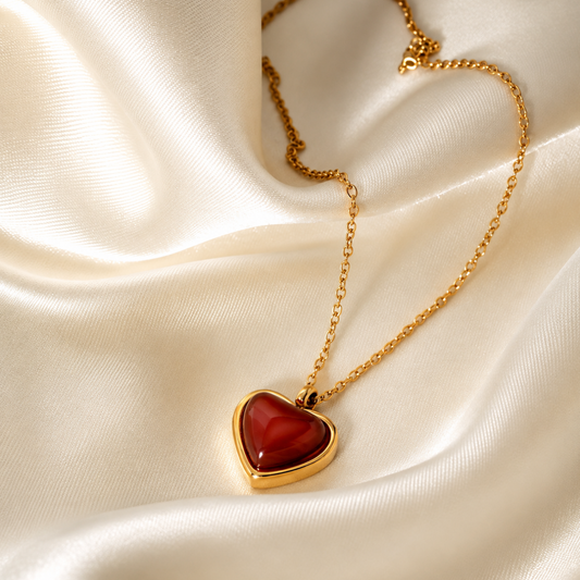 18K gold light luxury fashion love inlaid red agate design pendant necklace