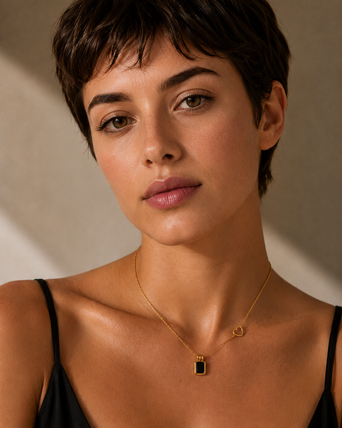 Noir Pendant Necklace