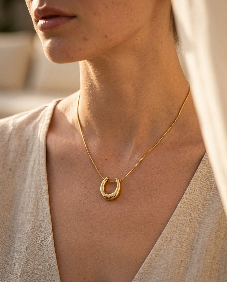 Pendant Necklace — Necklace on Jewelry Bust | Generated by Modelize